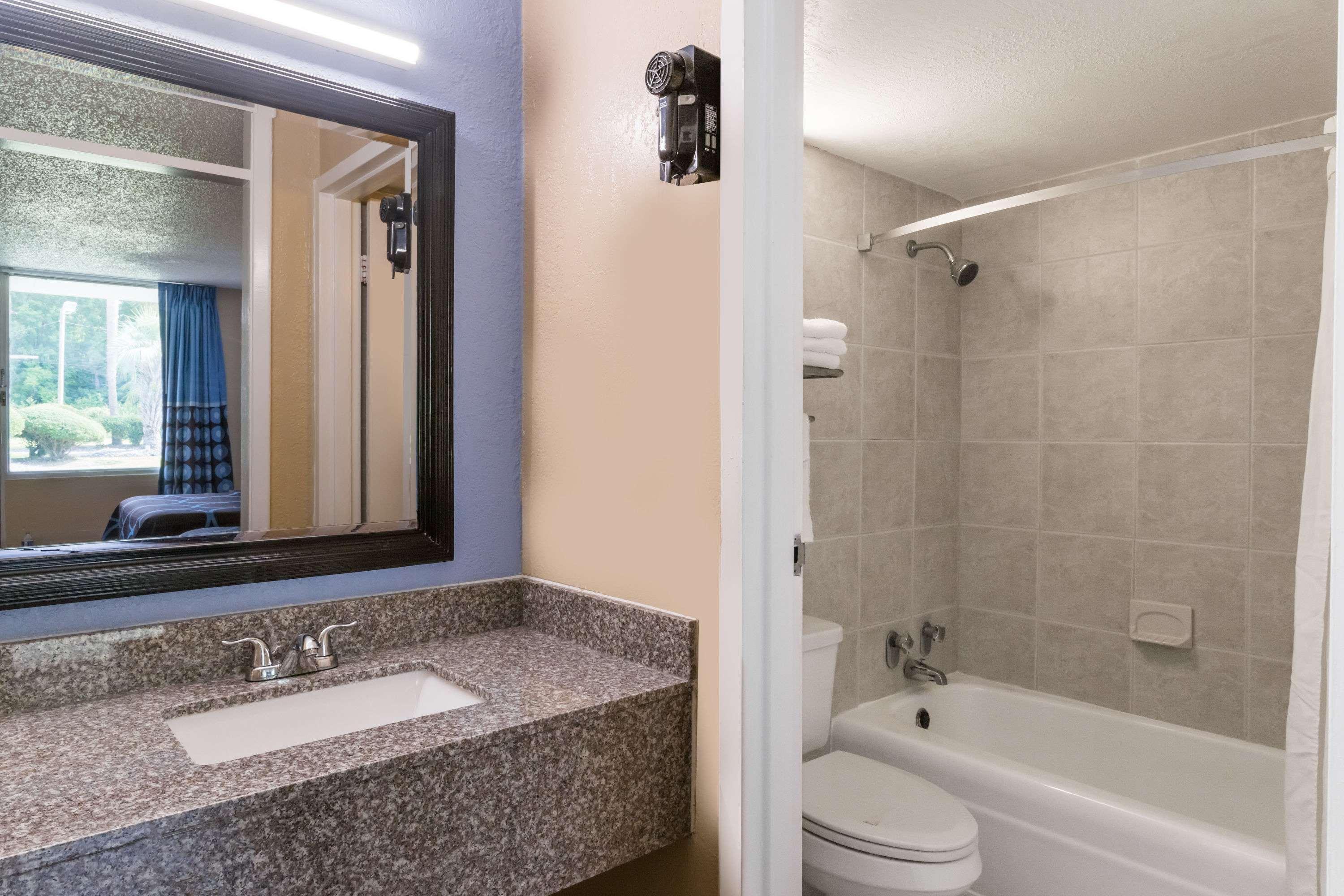 Super 8 By Wyndham Hardeeville - Savannah North Exteriör bild