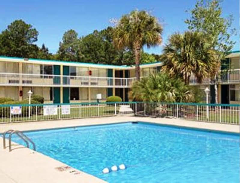 Super 8 By Wyndham Hardeeville - Savannah North Exteriör bild